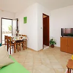 Apartment Doro *