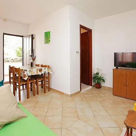 Apartment Doro *