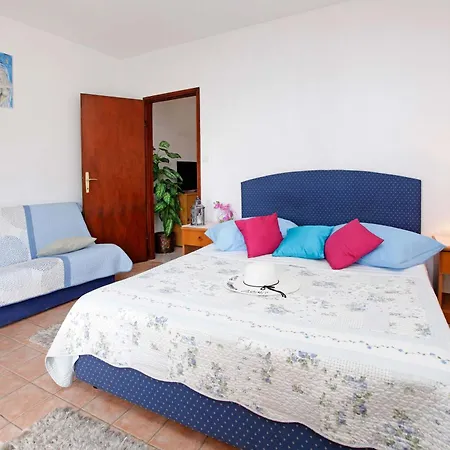 Apartment Doro *
