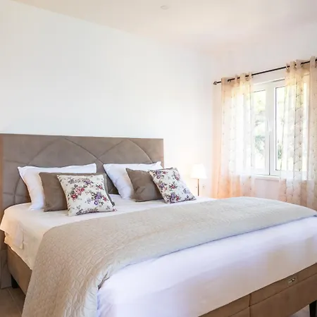 Doro Apartment *